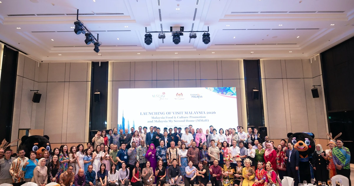Delegates and representatives of Vietnamese and Malaysian businesses attend the event in Ha Noi.