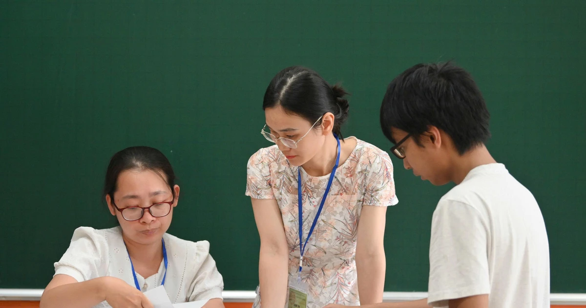 Chấm thi khẩn trương nhưng không được 'sót bài', 'sót ý' để bảo đảm quyền lợi cho thí sinh