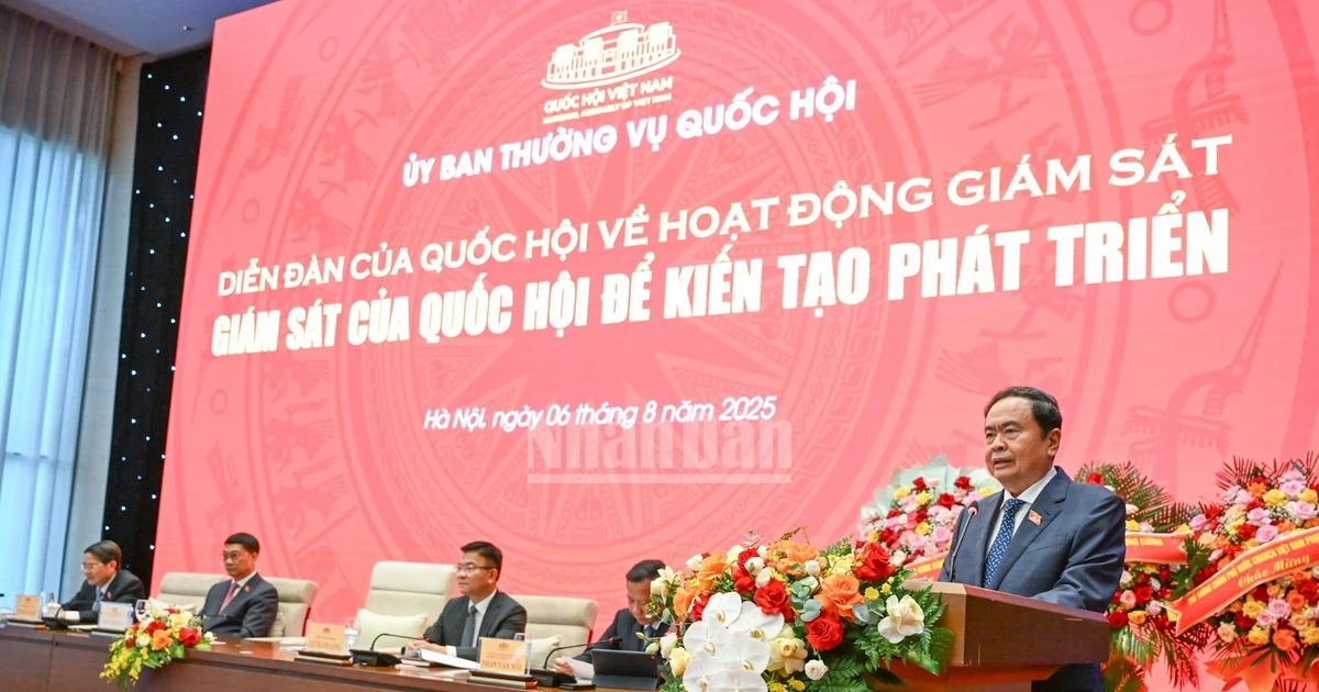 [Foto] Máximo líder legislativo asiste a Foro sobre labores de supervisión de la Asamblea Nacional de Vietnam