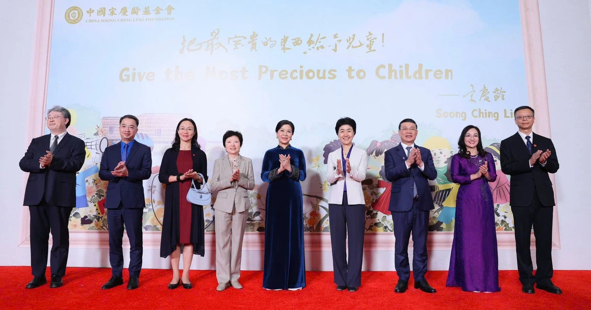 Phu nhân Tô Lâm thăm Trung tâm Tống Khánh Linh