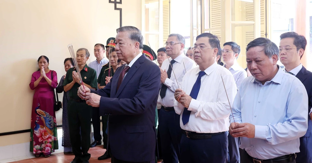 [Foto] Máximo dirigente partidista visita el lugar donde el Presidente Ho Chi Minh redactó la Declaración de Independencia