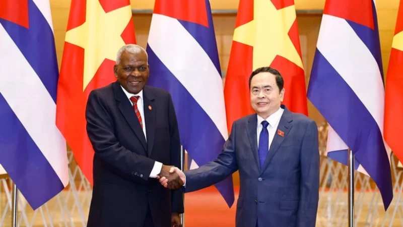 Chủ tịch Quốc hội Cuba thăm chính thức Việt Nam