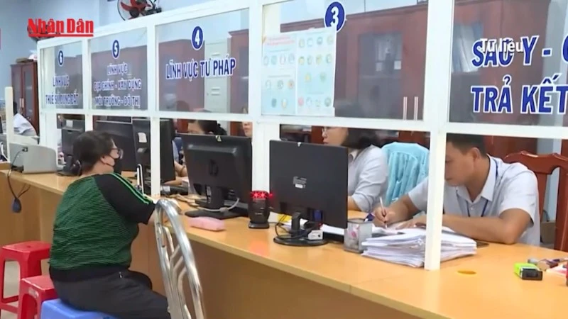 Tinh giản biên chế: Những người được hưởng chính sách khi chuyển công tác