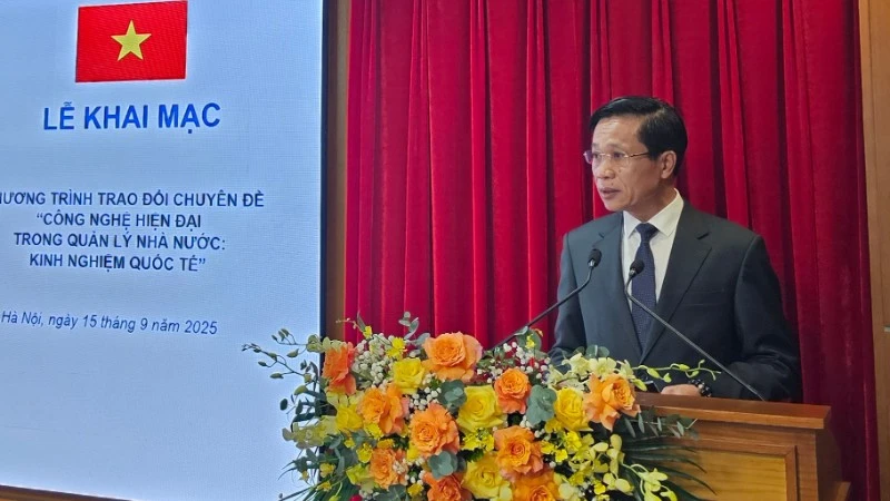 Hoang Phuc Lam, Deputy Director of the Ho Chi Minh National Academy of Politics, delivered the opening speech at the ceremony. (Photo: Dang Hieu)