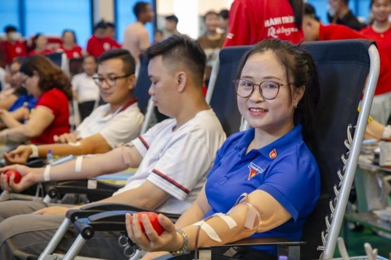 Lan tỏa phong trào hiến máu: Từ “gia tài” 112 lần hiến máu đến những chuyến xe chở đầy hy vọng
