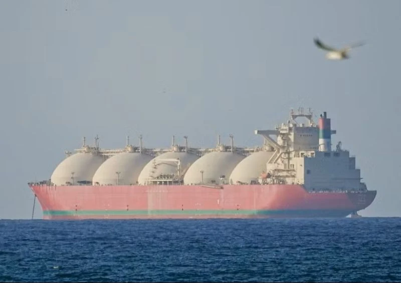 EU phản đối ý tưởng thu phí qua eo biển Hormuz trong khi 800 tàu đang chờ qua eo biển