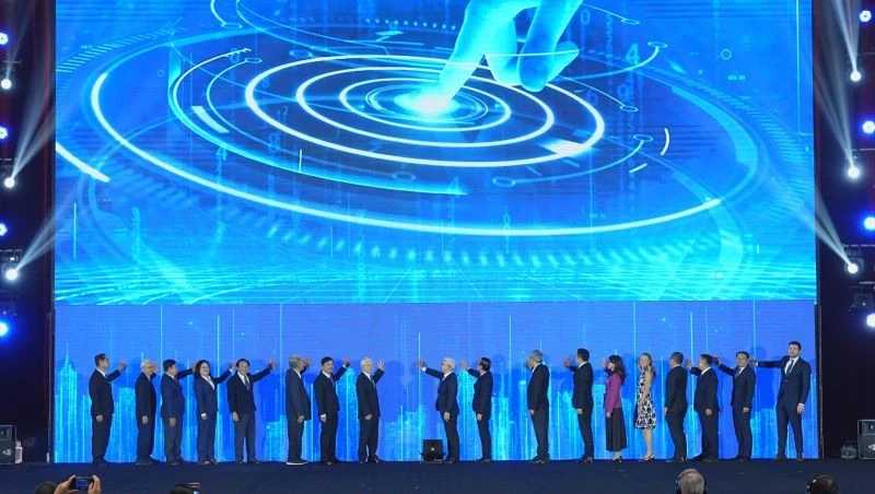 Delegates perform the ceremony to announce the development of the Northern Ho Chi Minh City Science and Technology Urban Area.