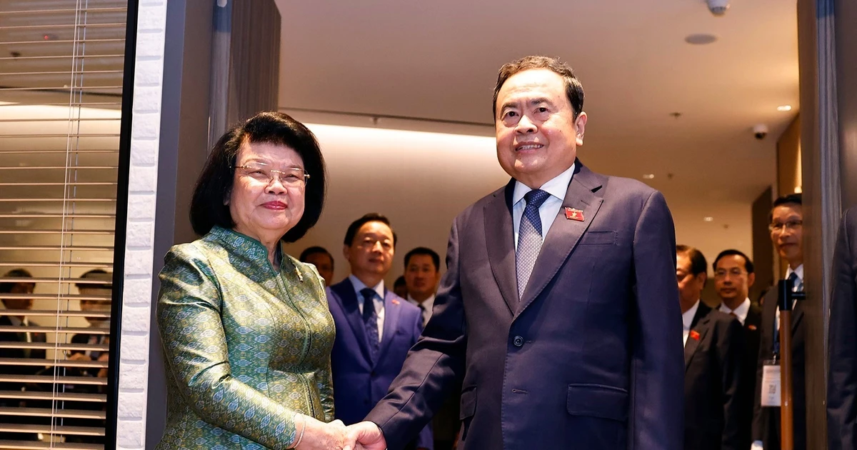 [Foto] Dirigente legislativo de Vietnam se reúne con su similar camboyana
