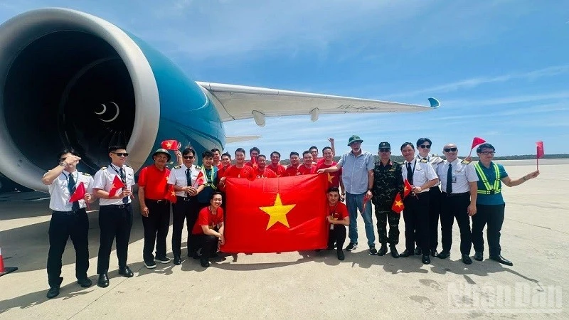 Vietnam Airlines đón 124 cán bộ, chiến sĩ hoàn thành nhiệm vụ tại Venezuela về nước