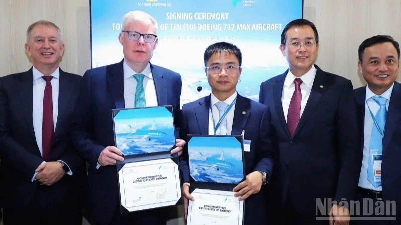 Vietnam Airlines thuê thêm 19 máy bay Boeing 737 MAX 8