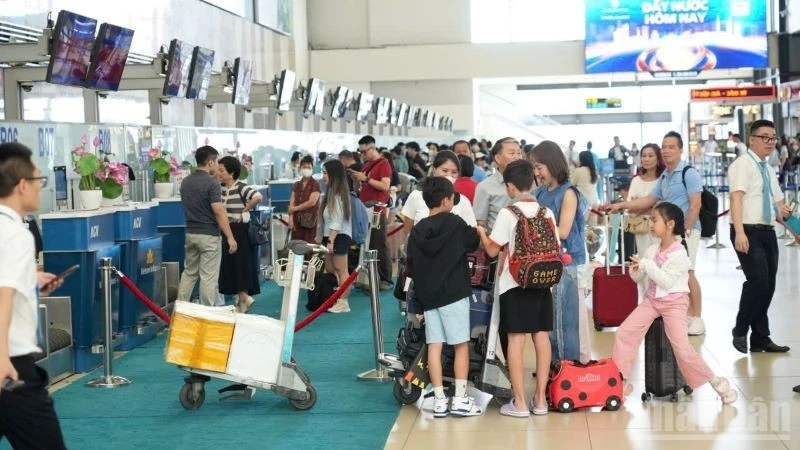 Khách bay qua Nội Bài đạt mức kỷ lục gần 118 nghìn lượt dịp lễ