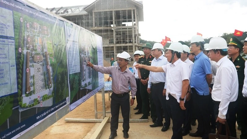 Phó Thủ tướng Lê Tiến Châu kiểm tra các dự án Trường phổ thông nội trú liên cấp tại Huế