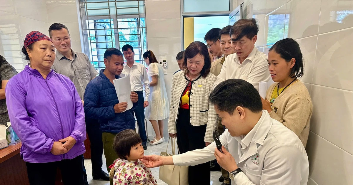 Đoàn công tác Bộ Y tế khám và chữa bệnh miễn phí cho người dân Tuyên Quang