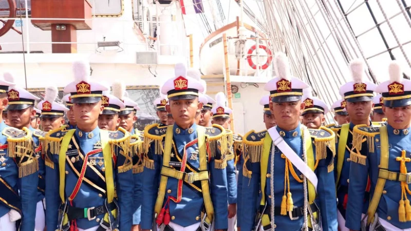 Tàu buồm huấn luyện của hải quân Indonesia cập cảng Thành phố Hồ Chí Minh