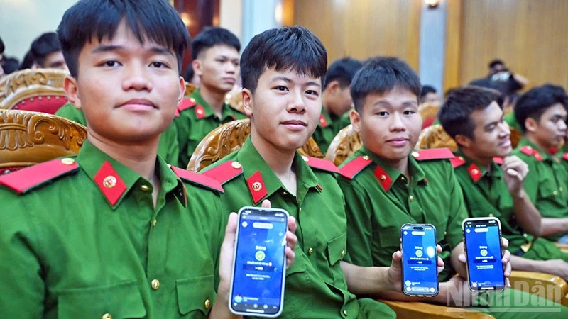Nâng cao năng lực ngoại ngữ cho cán bộ trẻ gắn với tư duy toàn cầu