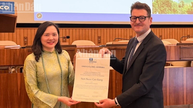 UNESCO trao Bằng tiếp tục công nhận Công viên địa chất toàn cầu Non nước Cao Bằng