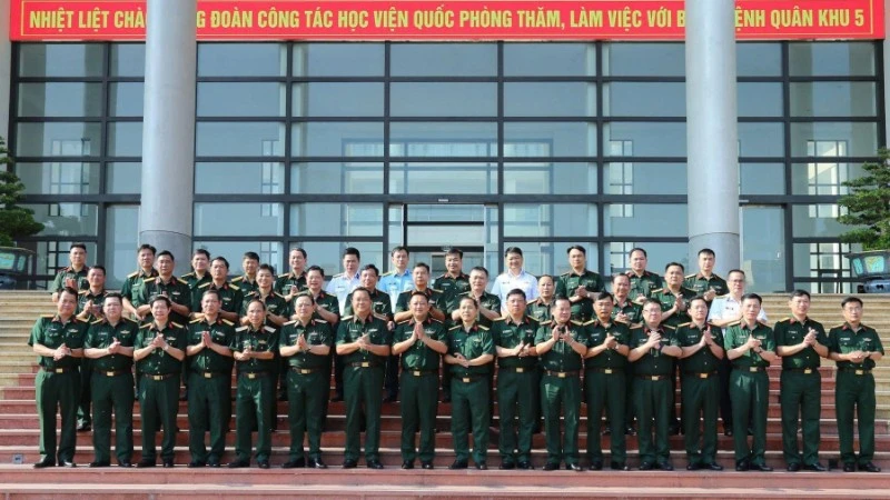 Hội nghị tọa đàm trao đổi về công tác quốc phòng, quân sự địa phương giữa Học viện Quốc phòng và Quân khu 5