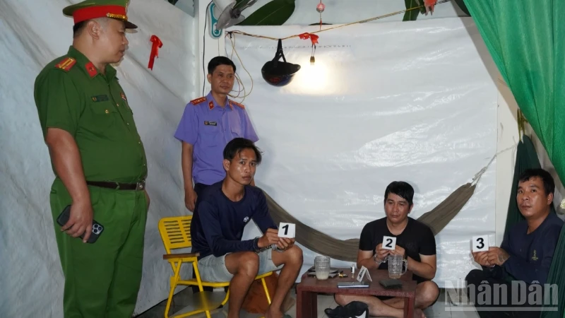 Tạm giam 3 bị can tổ chức sử dụng trái phép chất ma túy ở Đồng Tháp