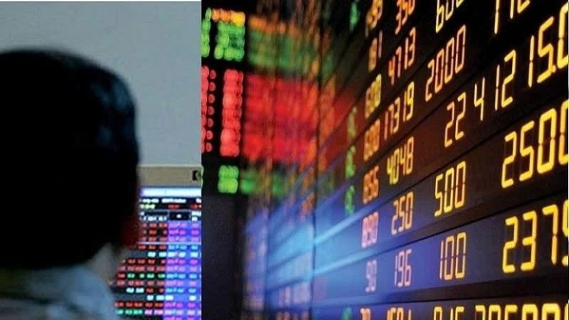 Áp lực bán dâng cao cuối phiên, VN-Index giảm gần 33 điểm