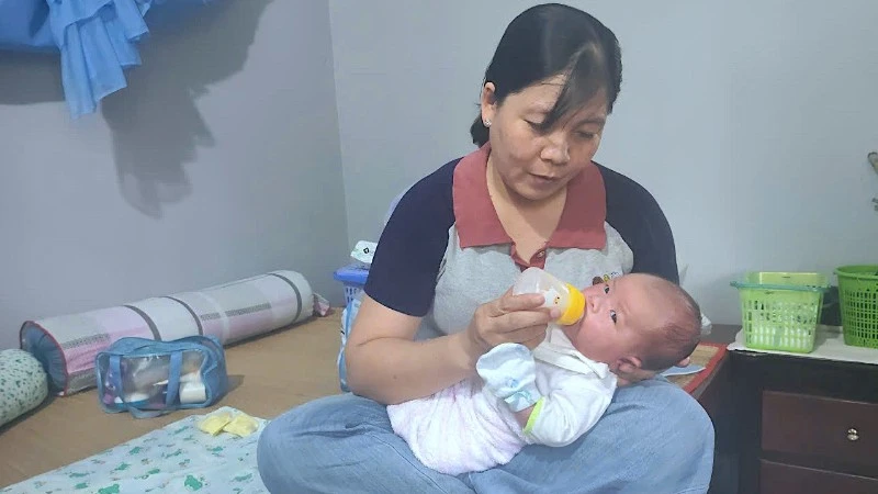 Cà Mau tìm thân nhân bé trai bị bỏ rơi trước nhà dân