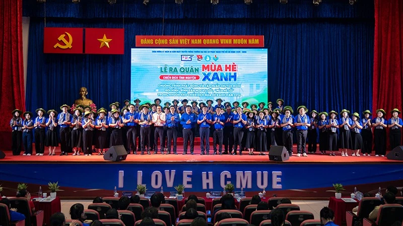 Thành phố Hồ Chí Minh: Hơn 1.400 thầy cô giáo tương lai ra quân thực hiện "Bình dân học vụ số”