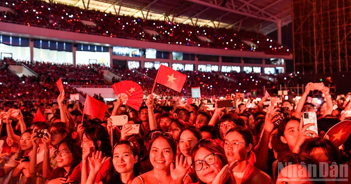 Audiences in the “Doc Lap” (Independence) Zone experience the programme’s most vivid and memorable moments. (Photo: THANH DAT)
