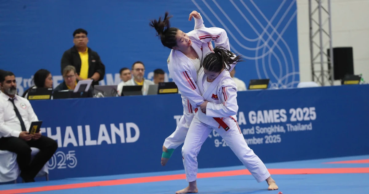 The martial arts duo Phung Thi Hong Ngoc – Nguyen Ngoc Bich earn the first medal for the Vietnamese sports delegation at SEA Games 33.