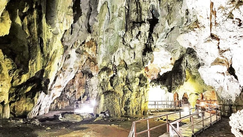 Chuyện trong hang Sơn Kiều