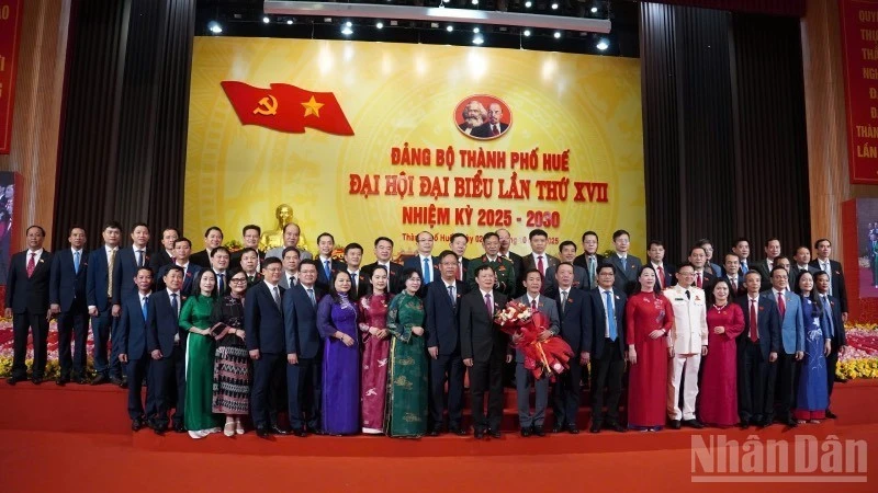 [Vídeo] Clausuran XVII Asamblea del Comité del Partido en la ciudad de Hue 