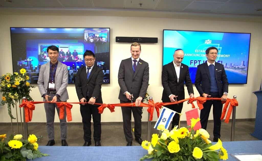 Ceremonia de creación de la empresa FPT Israel.