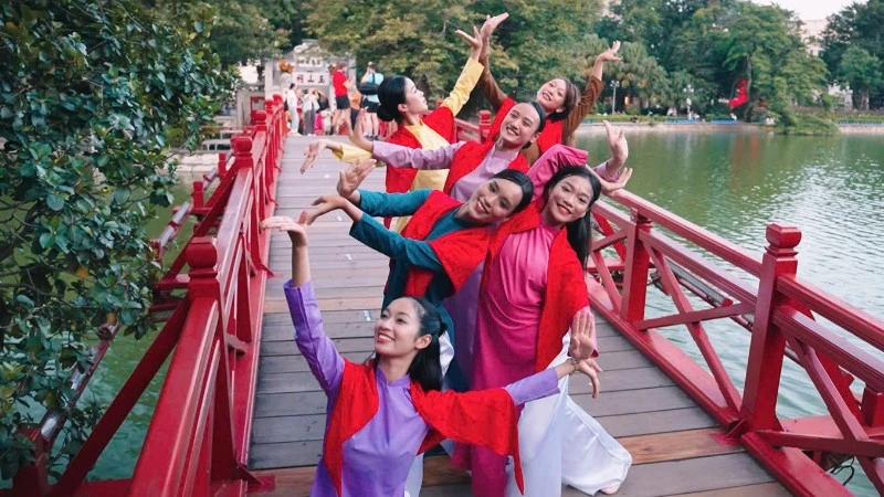 Lan tỏa tinh thần đoàn kết cùng Vũ điệu đại chúng "Tay trong tay - Hand in hand"