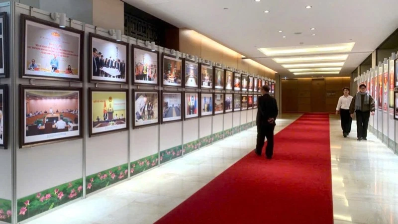 Экспозиционное пространство выставки «Национальное собрание Вьетнама – 80 лет вместе с народом».