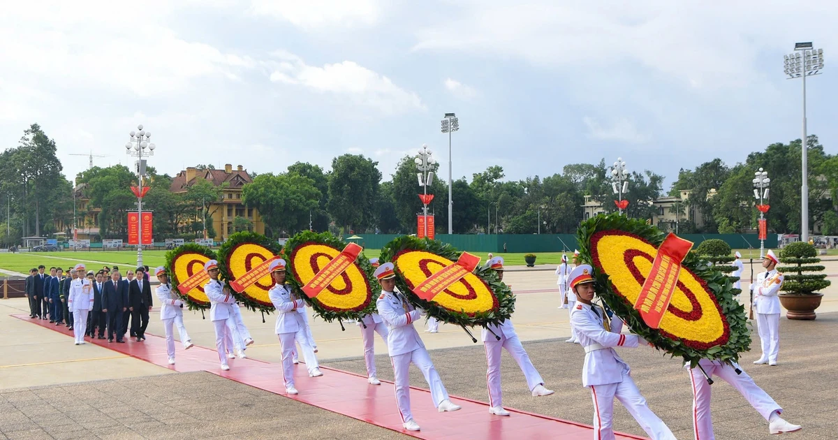 [Foto] Dirigentes de Vietnam rinde homenaje al Presidente Ho Chi Minh
