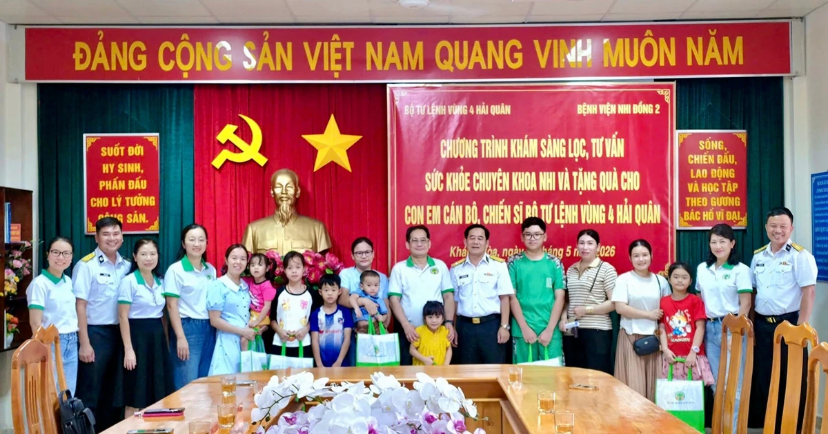 Bệnh viện Nhi đồng 2 khám sức khỏe cho con em cán bộ, chiến sĩ Vùng 4 Hải quân