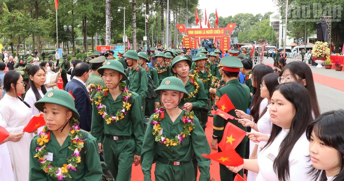 Thanh niên Đồng Nai nô nức lên đường nhập ngũ