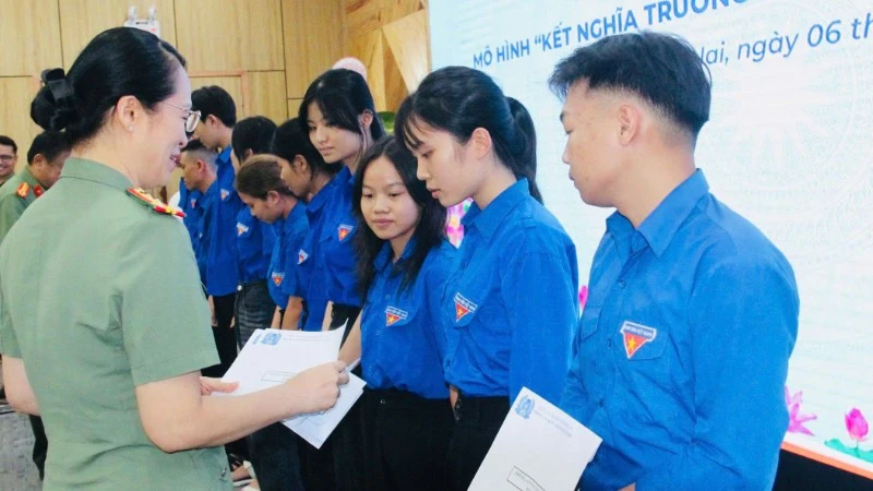 Đồng hành cùng học sinh vùng biên Đồng Nai