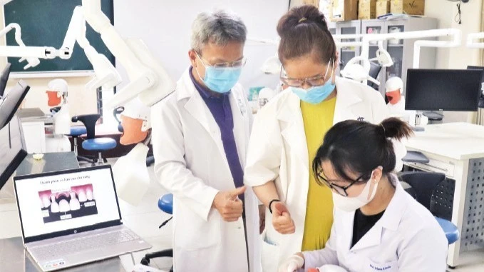 Điểm sàn tuyển sinh nhóm ngành sức khỏe năm 2026 từ 18 đến 22 điểm