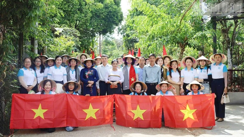 Phụ nữ Đà Nẵng hành quân về nguồn, lan tỏa yêu thương vùng cao