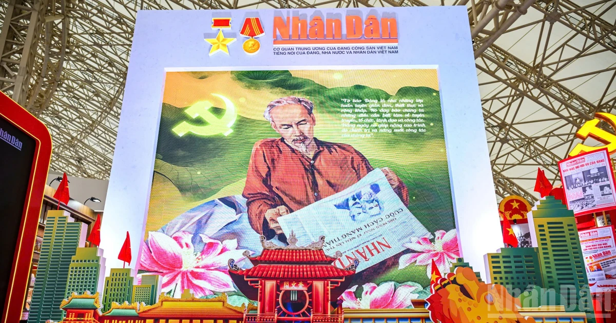 In Pictures: Exhibition “Nhan Dan Newspaper – The Voice of the Party, State and People of Viet Nam”