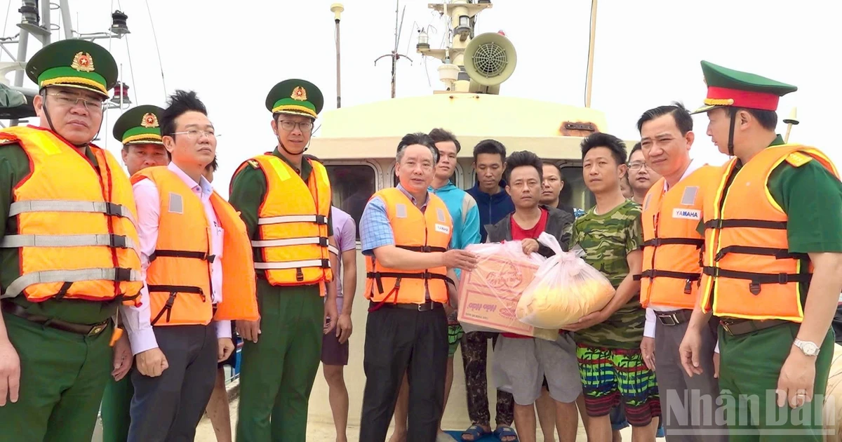 Động viên lực lượng cứu nạn và hỗ trợ thuyền viên nước ngoài bị nạn trên vùng biển Bạch Long Vĩ