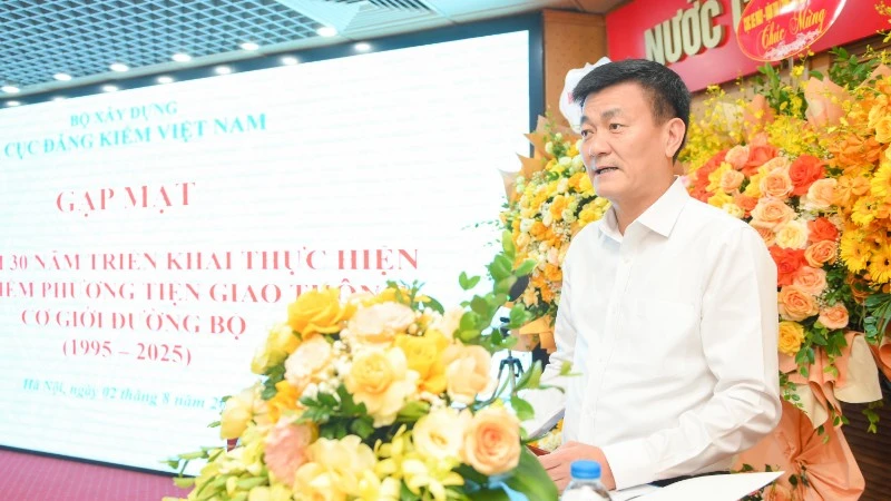 Director of the Viet Nam Register Nguyen Chien Thang speaks at the ceremony. (Photo: THE DAI)