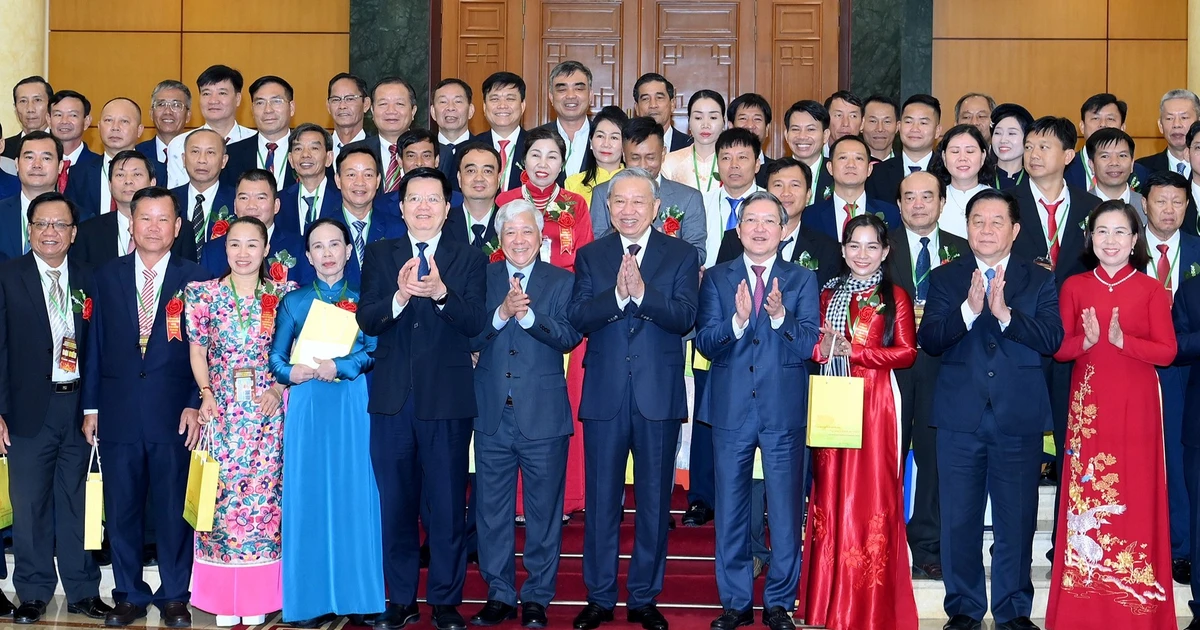 Party General Secretary To Lam meets outstanding Vietnamese farmers and scientists in agriculture in 2025.