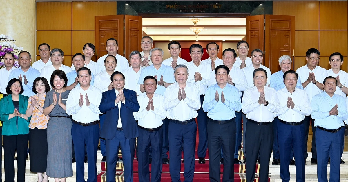 Party General Secretary To Lam and other Party and State leaders, along with the Standing Board of the Party Committee of Central Agencies.