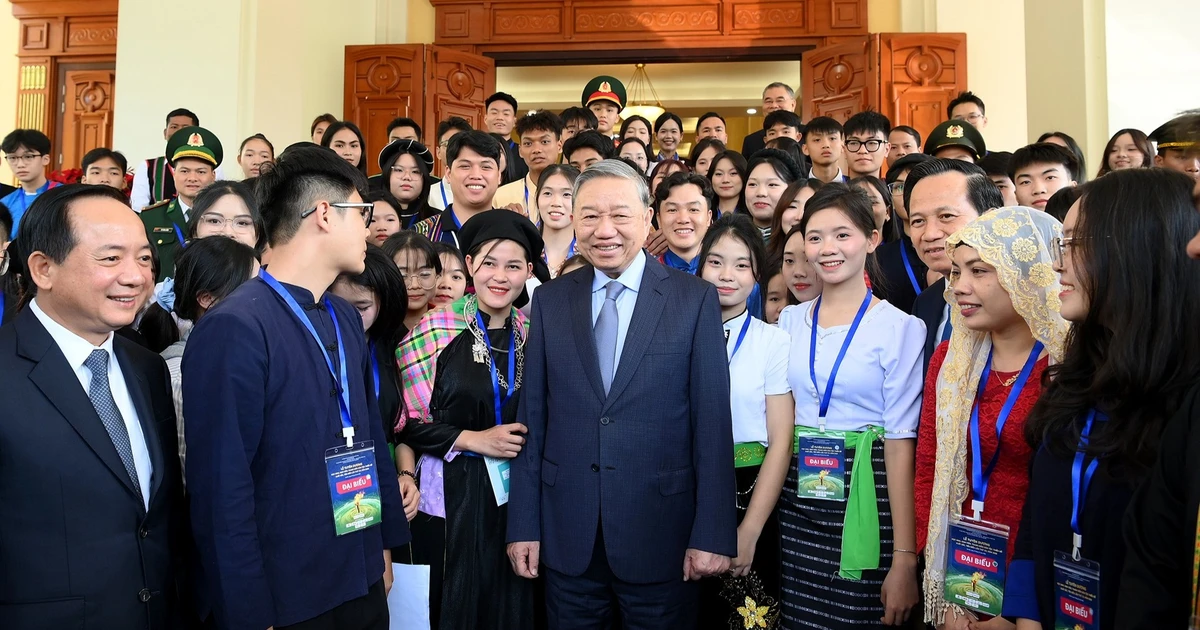 [Foto] Líder partidista se reúne con estudiantes y jóvenes destacados de minorías étnicas