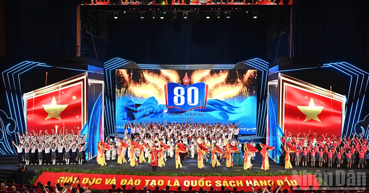 On the morning of September 5, 2025, in Ha Noi, Party General Secretary To Lam, together with Party and State leaders and former leaders, attended the Ceremony to mark the 80th anniversary of the education sector, and inaugurate the new academic year 2025–2026. (Photo: Dang Khoa)