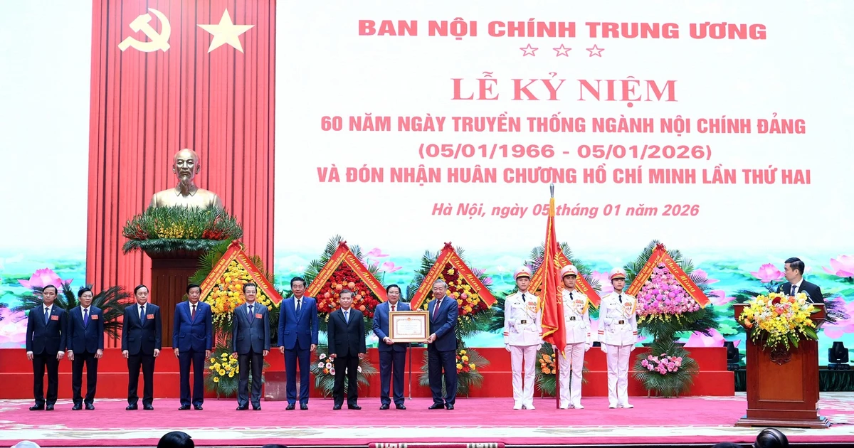 [Foto] Máximo líder partidista asiste al acto conmemorativo del Comisión de Asuntos Internos del Comité Central del PCV