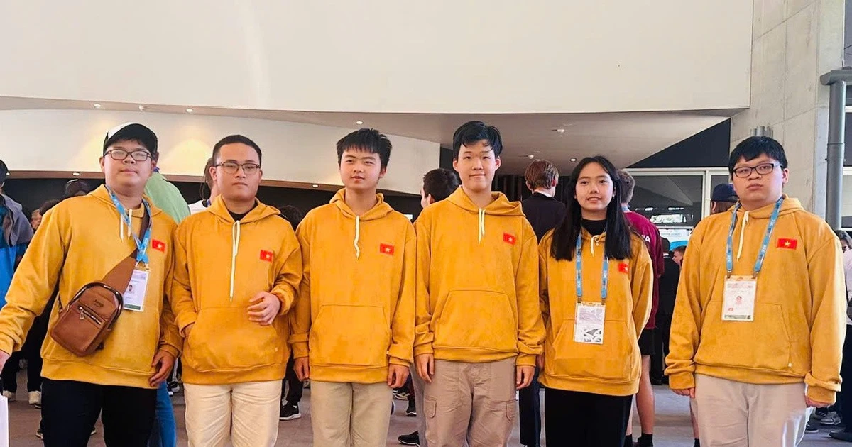 Six students from Vietnam’s team competing at the 66th International Mathematical Olympiad (IMO) 2025 (Photo: MOET)