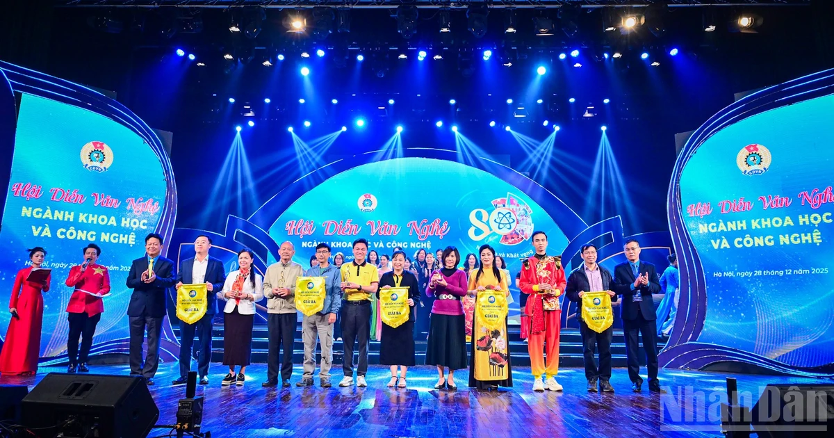 [Foto] Celebran en Hanói Festival Artístico del Sindicato de Ciencia y Tecnología