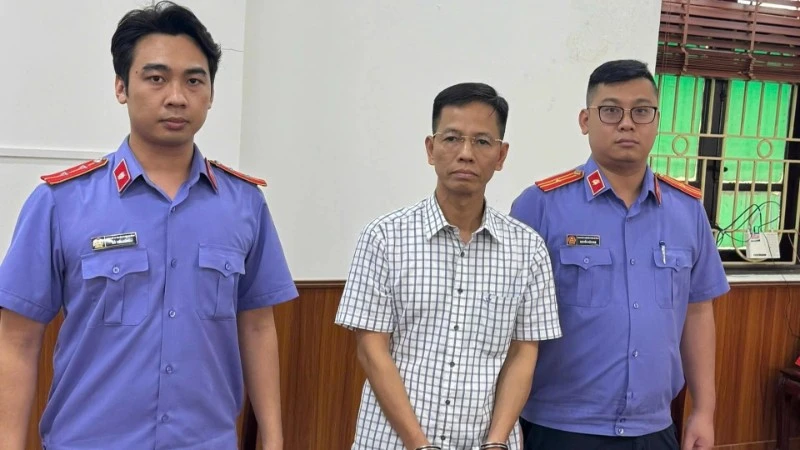 Khởi tố nguyên thẩm phán Tòa án nhân dân Thành phố Hà Nội