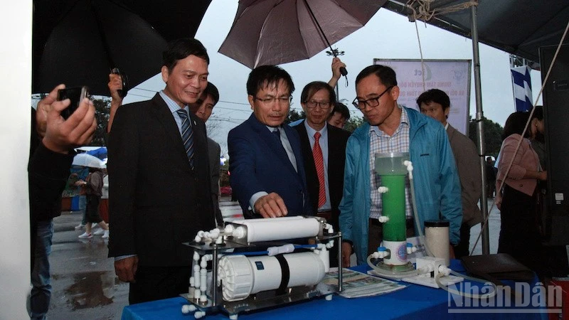 Delegates visited the booth displaying products and technological solutions.